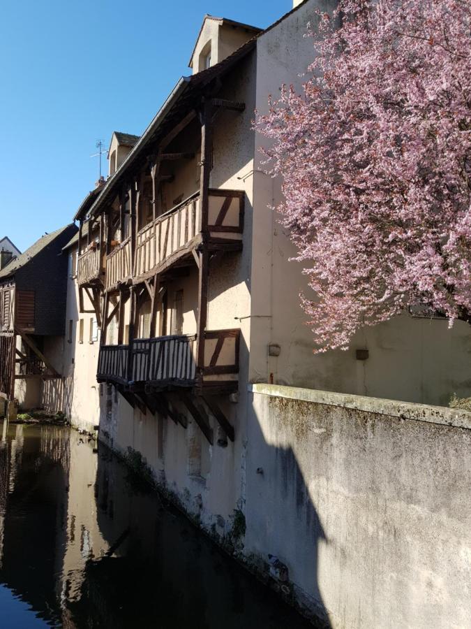 La Maison Virginie Logements De 1 A 5 Pers Chaleureux Centre, Parking, Linge, Wifi, Proximite Lac Canal Piscine Montargis Buitenkant foto