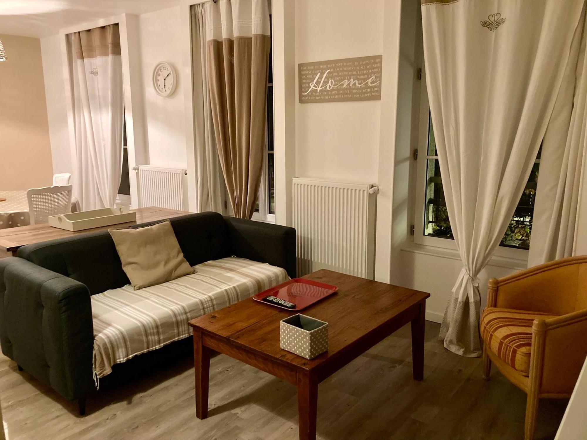 La Maison Virginie Appartements Climatises De 1 A 5 Pers Cosy Hyper Centre Cour Parking Linge Fibre Proximite Port Lac Canal Piscine Montargis Buitenkant foto